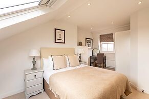 Bright and Spacious Penthouse With Terrace