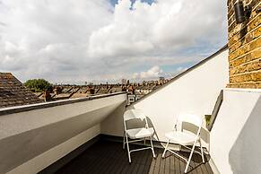 Bright and Spacious Penthouse With Terrace