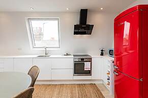 Bright and Spacious Penthouse With Terrace