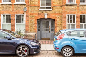 Bright and Spacious Penthouse With Terrace