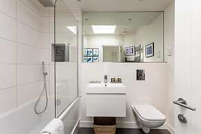 Bright and Spacious Penthouse With Terrace