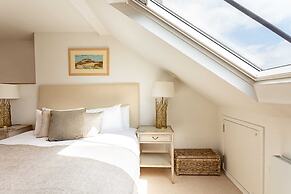 Bright and Spacious Penthouse With Terrace