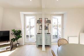 Bright and Spacious Penthouse With Terrace