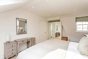 Bright and Spacious Penthouse With Terrace