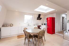 Bright and Spacious Penthouse With Terrace