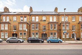 Bright and Spacious Penthouse With Terrace