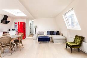 Bright and Spacious Penthouse With Terrace