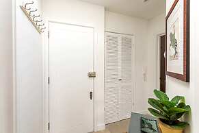 Bright and Spacious Penthouse With Terrace