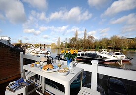 The Oars - Riverfront Property - From 300 Per Night