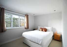 The Oars - Riverfront Property - From 300 Per Night