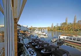 The Oars - Riverfront Property - From 300 Per Night