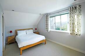 The Oars - Riverfront Property - From 300 Per Night