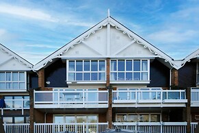 The Oars - Riverfront Property - From 300 Per Night