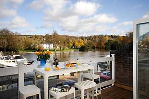 The Oars - Riverfront Property - From 300 Per Night