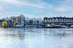 The Oars - Riverfront Property - From 300 Per Night