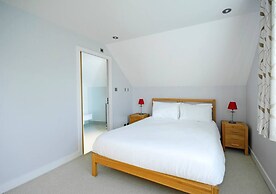 The Oars - Riverfront Property - From 300 Per Night