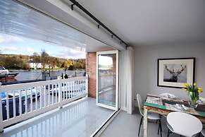 The Oars - Riverfront Property - From 300 Per Night