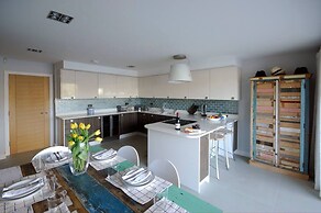 The Oars - Riverfront Property - From 300 Per Night
