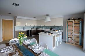 The Oars - Riverfront Property - From 300 Per Night