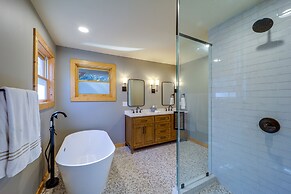 Blowing Rock Escape w/ Covered Deck & Fire Pit