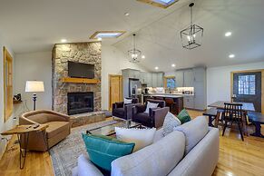 Blowing Rock Escape w/ Covered Deck & Fire Pit