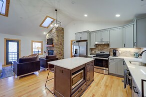 Blowing Rock Escape w/ Covered Deck & Fire Pit