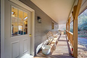 Blowing Rock Escape w/ Covered Deck & Fire Pit