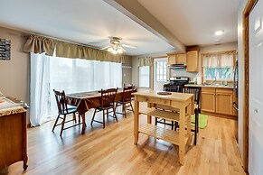 Salem Vacation Home w/ Dock: Steps to Paddock Lake