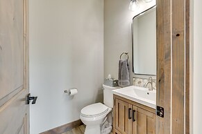 Spacious Mccall Home w/ Private Lake Access!