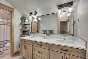 Spacious Mccall Home w/ Private Lake Access!