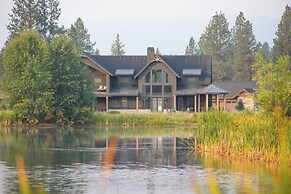 Spacious Mccall Home w/ Private Lake Access!