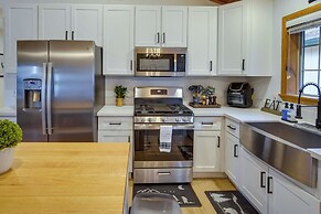 Big Bear Lake Retreat w/ Game Room: 1 Mi to Slopes