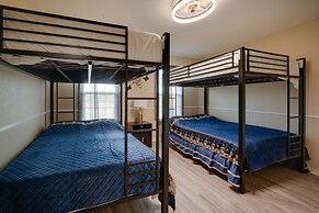 Spacious Anna Getaway w/ Pool Near Dtwn Mckinney!