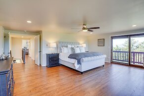 Expansive Monument Home: Hot Tub & Mountain Views!