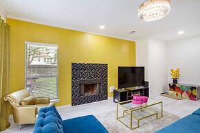 Spacious Houston Home w/ Patio, Grill & Fireplace!