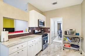 Spacious Houston Home w/ Patio, Grill & Fireplace!