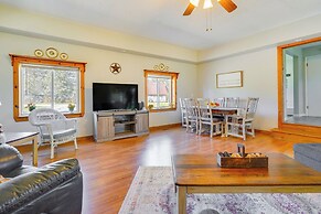 Hocking Hills Hideaway w/ Hot Tub & Fire Pit!