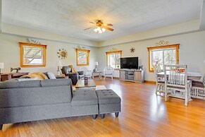 Hocking Hills Hideaway w/ Hot Tub & Fire Pit!