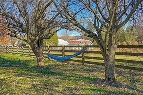 Hocking Hills Hideaway w/ Hot Tub & Fire Pit!