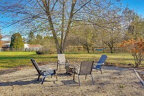Hocking Hills Hideaway w/ Hot Tub & Fire Pit!