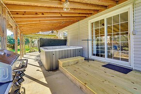 Hocking Hills Hideaway w/ Hot Tub & Fire Pit!