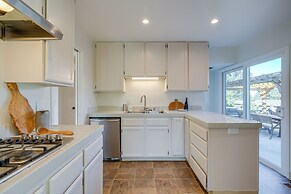 Seaside Home w/ Hot Tub & Patio: Close to Beaches!