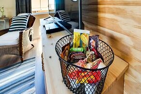 Chic Harrison Home: Walk to Wilson State Park!