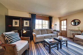 Chic Harrison Home: Walk to Wilson State Park!