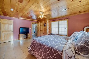 Romantic Afton Escape w/ Fire Pit & Scenic Views