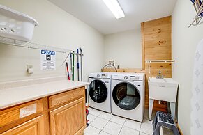 Romantic Afton Escape w/ Fire Pit & Scenic Views