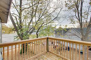 Cozy Missouri Escape w/ Balcony, Near Colleges!