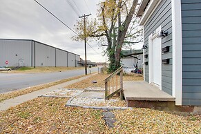 Cozy Missouri Escape w/ Balcony, Near Colleges!