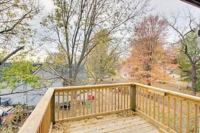 Cozy Missouri Escape w/ Balcony, Near Colleges!