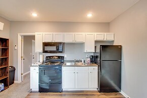 Cozy Missouri Escape w/ Balcony, Near Colleges!